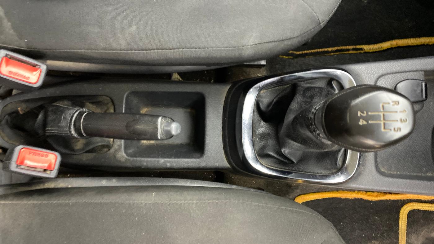 2016 Renault Kwid RXL, Petrol, Manual, 77,315 km, Gear Lever