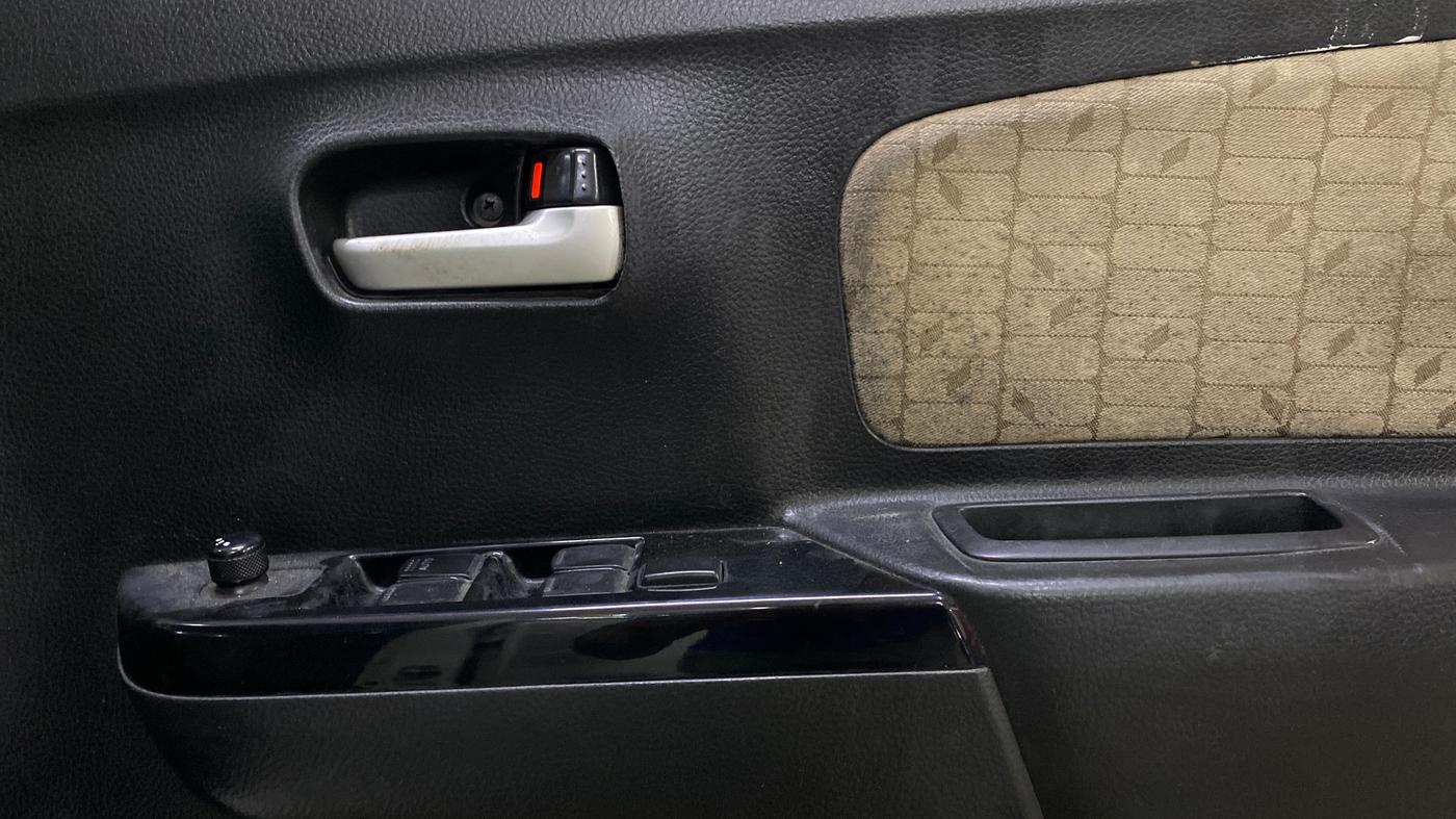 2018 Maruti Wagon R 1.0 VXI+, Petrol, Manual, 80,193 km, Driver Side Door Panels Control