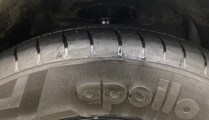 2014 Maruti SX4 VXI, Petrol, Manual, 1,08,881 km, Right Front Tyre Tread