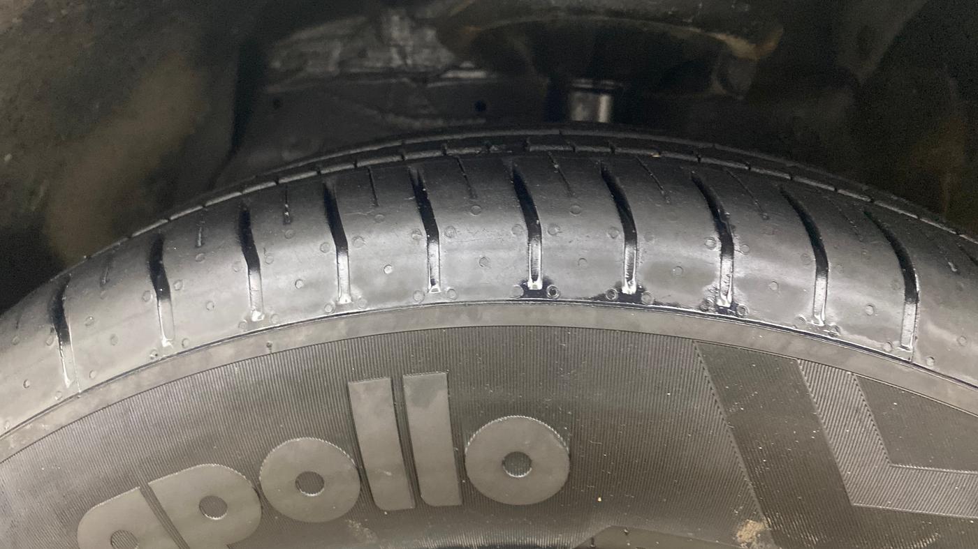 2014 Maruti SX4 VXI, Petrol, Manual, 1,08,881 km, Left Front Tyre Tread