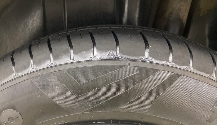 2014 Maruti SX4 VXI, Petrol, Manual, 1,08,881 km, Left Rear Tyre Tread