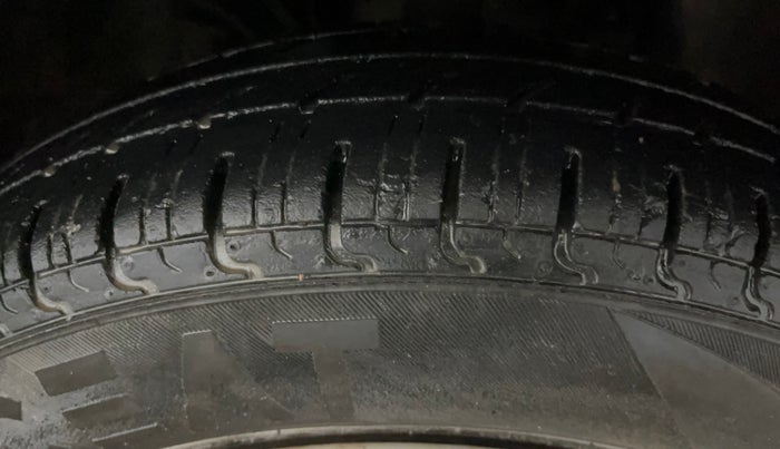 2016 Renault Kwid RXT 0.8, Petrol, Manual, 55,885 km, Right Front Tyre Tread