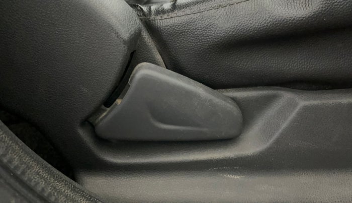 2016 Renault Kwid RXT 0.8, Petrol, Manual, 55,885 km, Driver Side Adjustment Panel