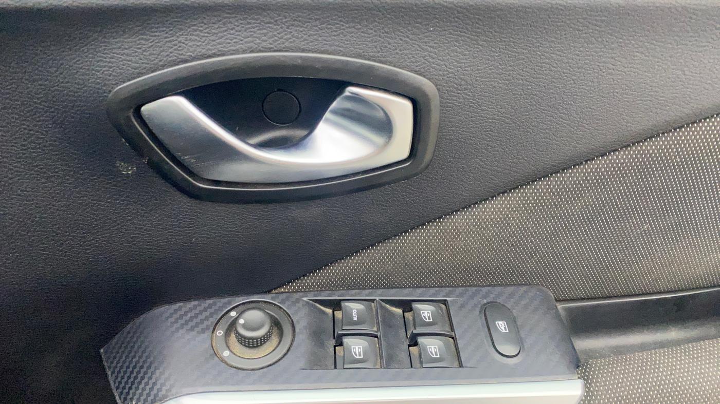 2019 Nissan Kicks XL 1.5, Petrol, Manual, 44,745 km, Driver Side Door Panels Control
