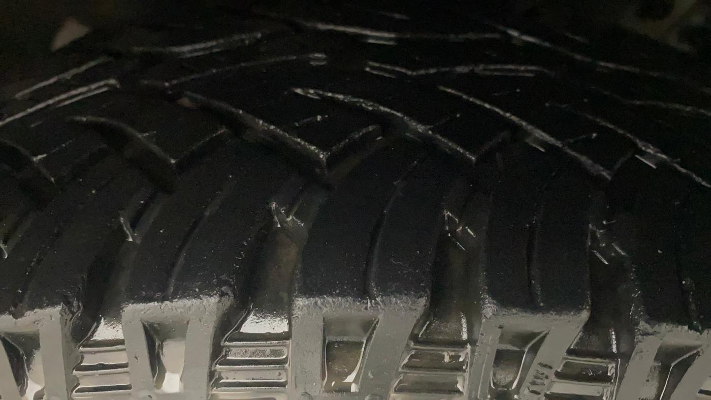 2019 Nissan Kicks XL 1.5, Petrol, Manual, 44,745 km, Right Front Tyre Tread