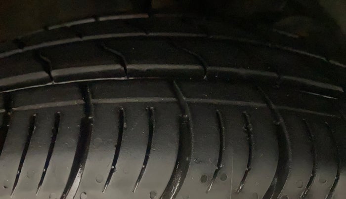 2019 Maruti Dzire ZXI, Petrol, Manual, 51,894 km, Right Front Tyre Tread