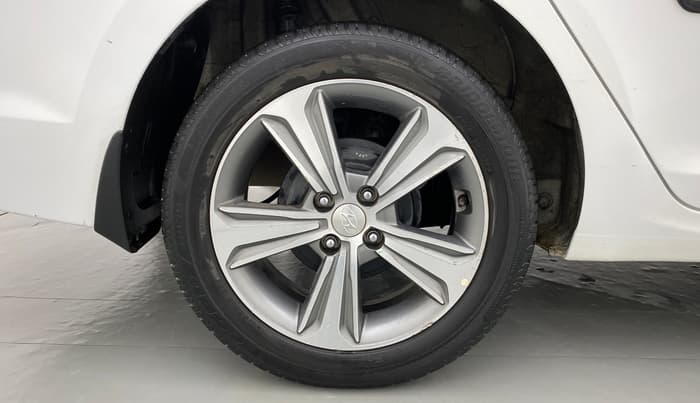 2019 Hyundai Verna 1.6 SX VTVT, Petrol, Manual, 25,369 km, Right Rear Wheel