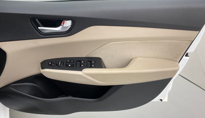 2019 Hyundai Verna 1.6 SX VTVT, Petrol, Manual, 25,369 km, Driver Side Door Panels Control