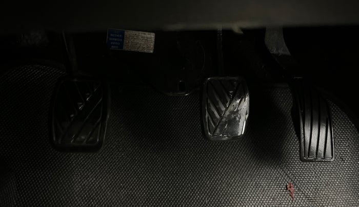 2017 Maruti Swift LXI (O), Petrol, Manual, 38,964 km, Pedals