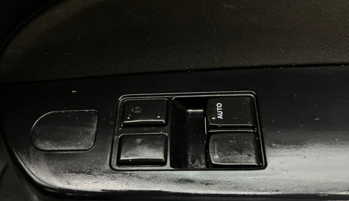 2017 Maruti Swift LXI (O), Petrol, Manual, 38,964 km, Driver Side Door Panels Control