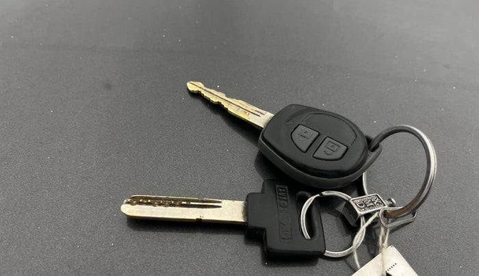 2017 Maruti Swift LXI (O), Petrol, Manual, 38,964 km, Key Close Up