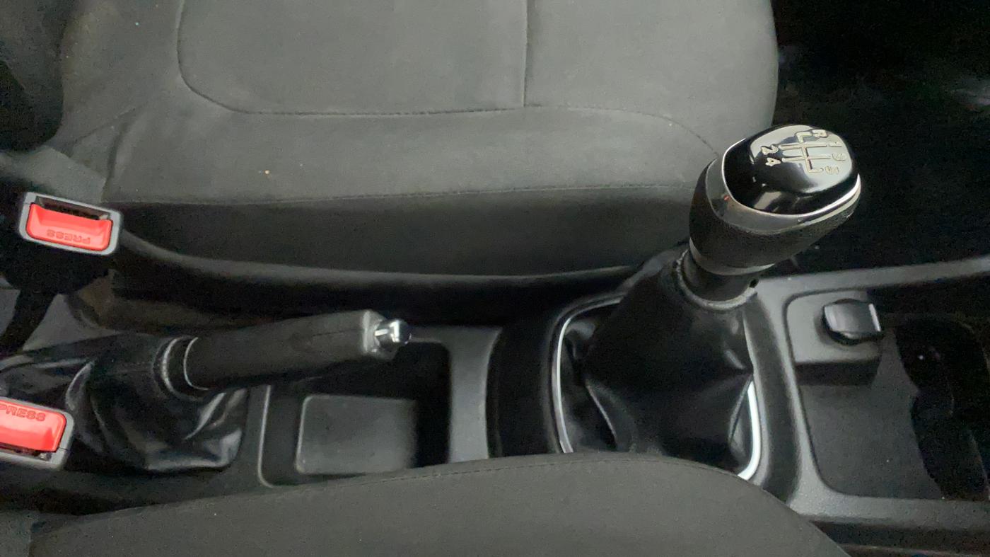 2019 Renault Kwid RXT 1.0 (O), Petrol, Manual, 73,117 km, Gear Lever