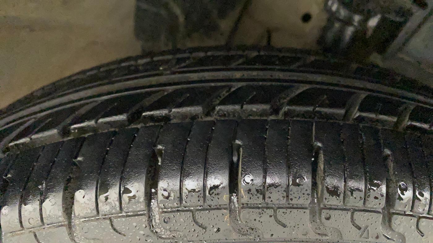 2019 Renault Kwid RXT 1.0 (O), Petrol, Manual, 73,117 km, Right Front Tyre Tread