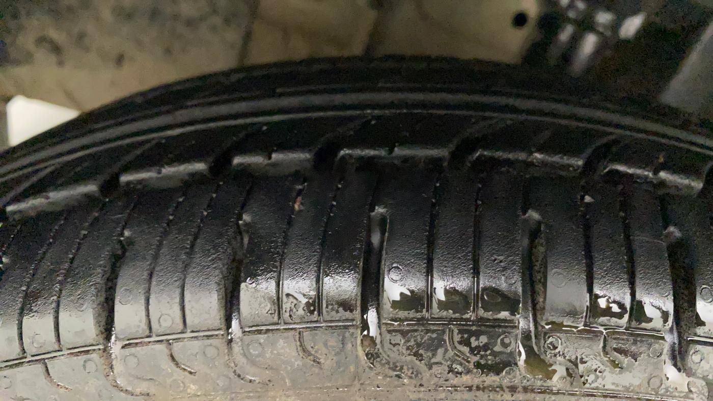2019 Renault Kwid RXT 1.0 (O), Petrol, Manual, 73,117 km, Left Front Tyre Tread