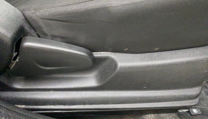 2019 Renault Kwid RXT 1.0 (O), Petrol, Manual, 73,117 km, Driver Side Adjustment Panel