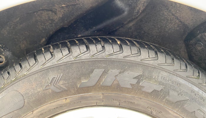 2014 Hyundai i10 SPORTZ 1.1, CNG, Manual, 85,284 km, Left Rear Tyre Tread