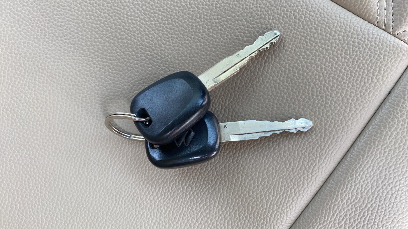 2023 Maruti Dzire LXI, Petrol, Manual, 42,448 km, Key Close Up