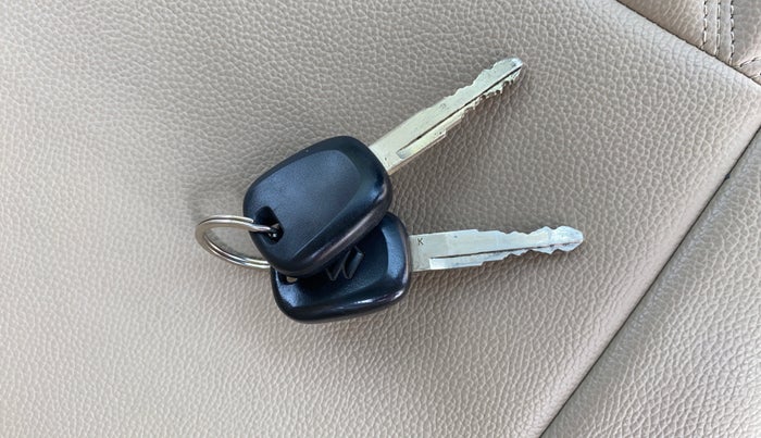 2023 Maruti Dzire LXI, Petrol, Manual, 42,448 km, Key Close Up