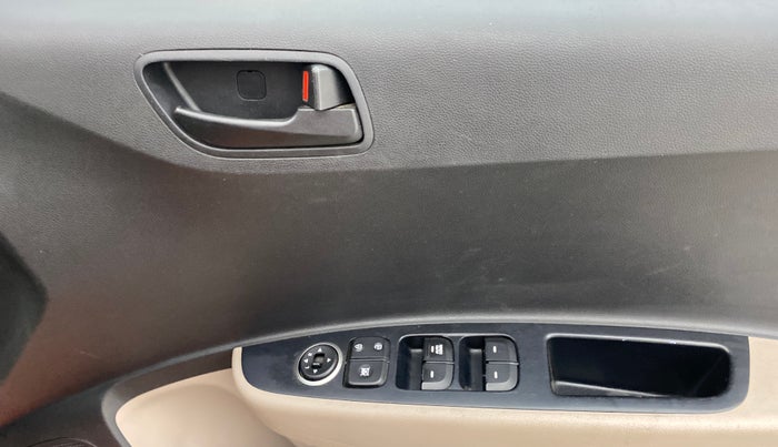 2019 Hyundai Grand i10 MAGNA AT 1.2 KAPPA VTVT, Petrol, Automatic, 38,753 km, Driver Side Door Panels Control