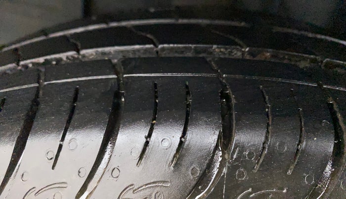 2021 Renault TRIBER RXZ AMT, Petrol, Automatic, 9,003 km, Right Rear Tyre Tread