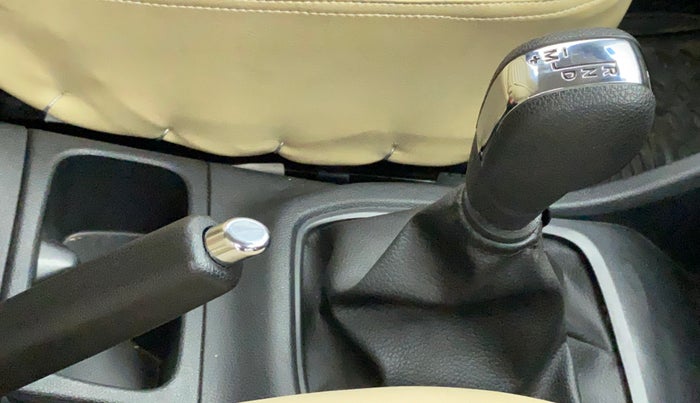 2021 Renault TRIBER RXZ AMT, Petrol, Automatic, 9,003 km, Gear Lever