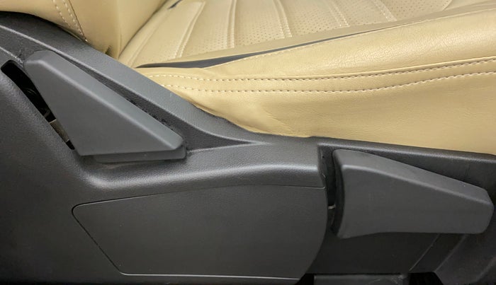 2021 Renault TRIBER RXZ AMT, Petrol, Automatic, 9,003 km, Driver Side Adjustment Panel