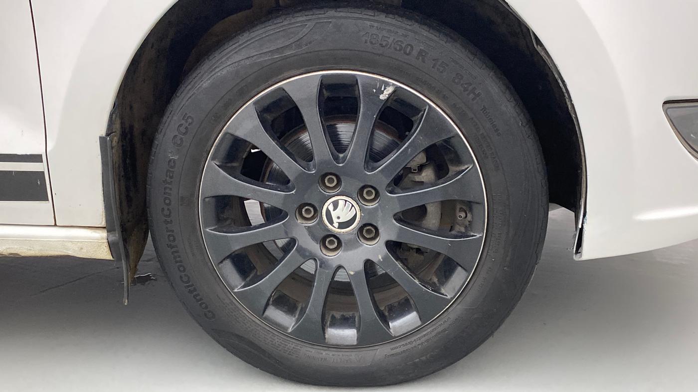 2015 Skoda Rapid 1.5 TDI MT ELEGANCE BLACK PACKAGE, Diesel, Manual, 96,348 km, Right Front Wheel