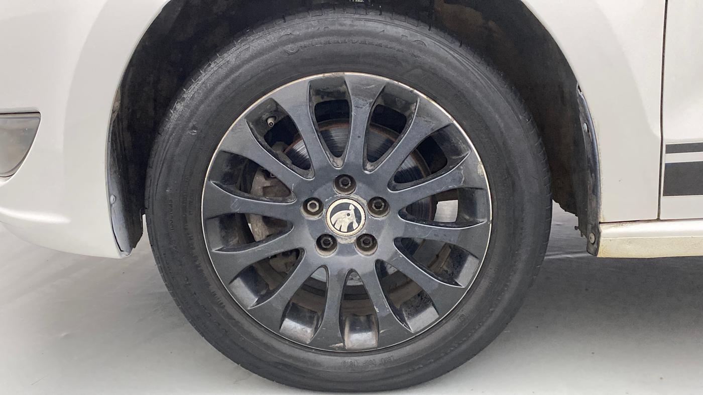2015 Skoda Rapid 1.5 TDI MT ELEGANCE BLACK PACKAGE, Diesel, Manual, 96,348 km, Left Front Wheel