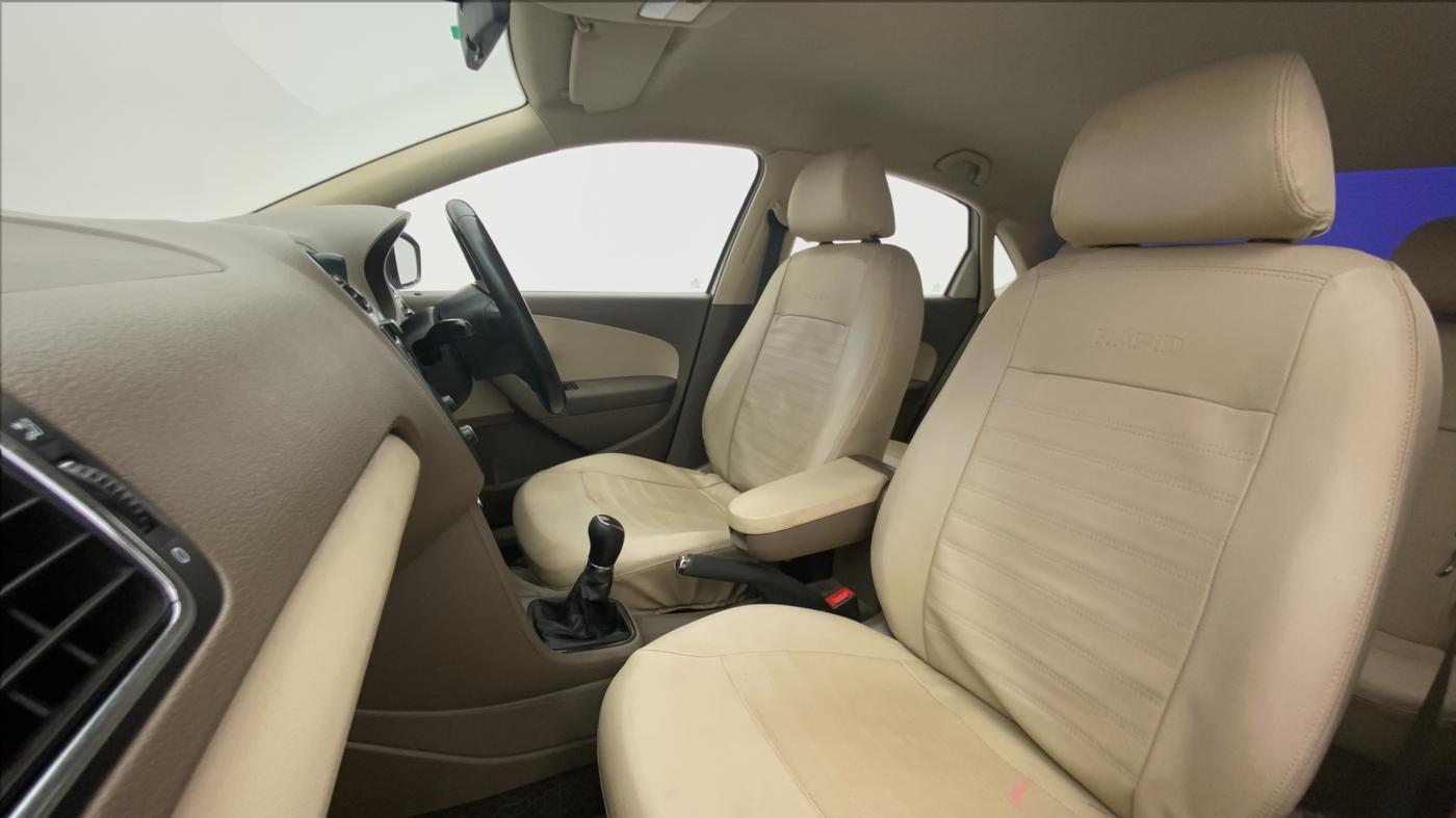 2015 Skoda Rapid 1.5 TDI MT ELEGANCE BLACK PACKAGE, Diesel, Manual, 96,348 km, Right Side Front Door Cabin
