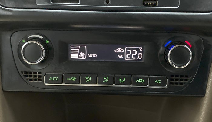2015 Skoda Rapid 1.5 TDI MT ELEGANCE BLACK PACKAGE, Diesel, Manual, 96,348 km, Automatic Climate Control