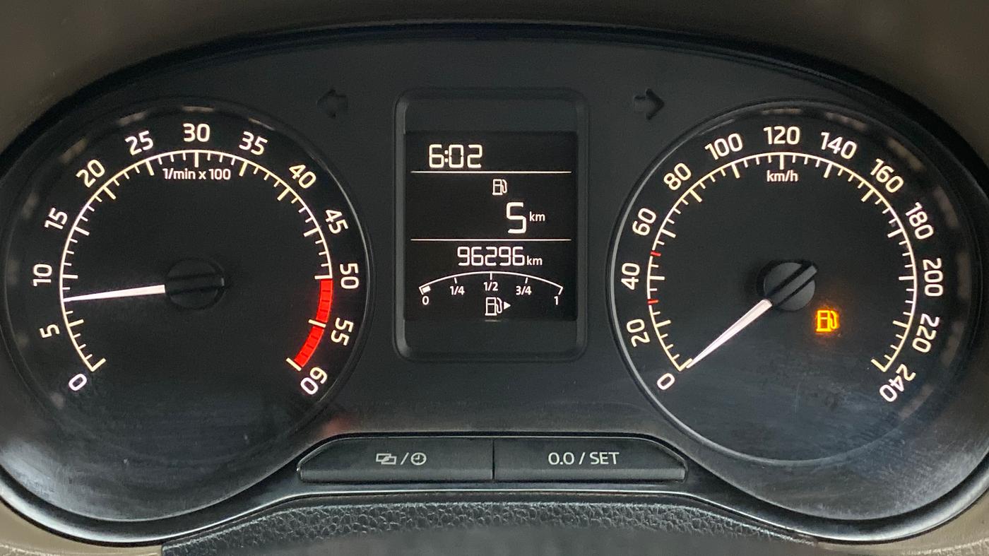 2015 Skoda Rapid 1.5 TDI MT ELEGANCE BLACK PACKAGE, Diesel, Manual, 96,348 km, Odometer Image