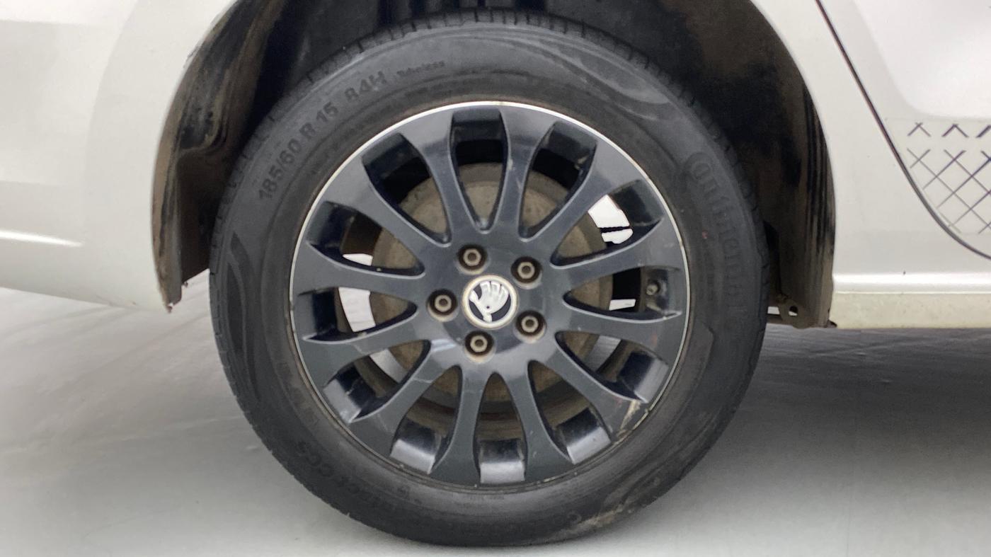 2015 Skoda Rapid 1.5 TDI MT ELEGANCE BLACK PACKAGE, Diesel, Manual, 96,348 km, Right Rear Wheel
