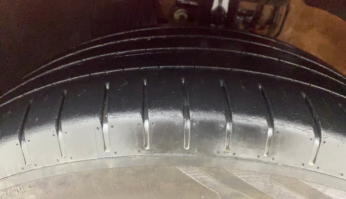 2017 Volkswagen Polo HIGHLINE PLUS 1.2(16 ALLOY, Petrol, Manual, 60,016 km, Left Front Tyre Tread
