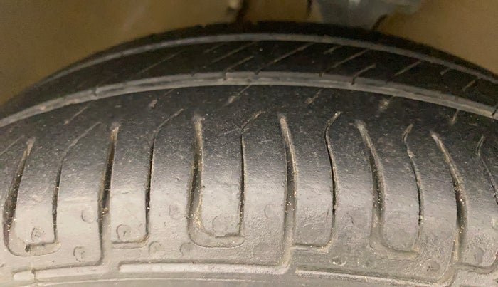2014 Maruti Alto K10 VXI, Petrol, Manual, 61,787 km, Right Front Tyre Tread
