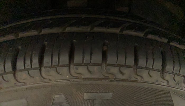 2017 Renault Kwid RXT 1.0 AMT (O), Petrol, Automatic, 16,656 km, Right Front Tyre Tread