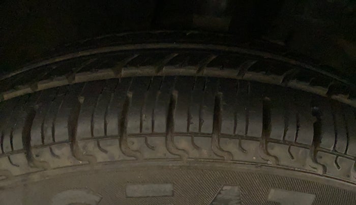2017 Renault Kwid RXT 1.0 AMT (O), Petrol, Automatic, 16,656 km, Left Rear Tyre Tread