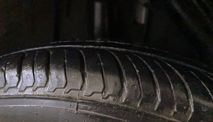 2023 Nissan MAGNITE XL, Petrol, Manual, 46,586 km, Right Rear Tyre Tread