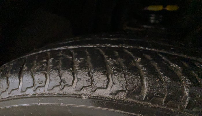 2023 Nissan MAGNITE XL, Petrol, Manual, 46,586 km, Right Front Tyre Tread