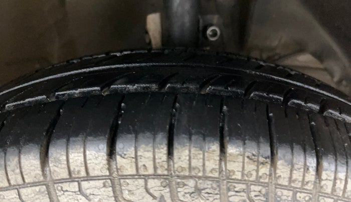 2017 Maruti Dzire VXI, Petrol, Manual, 67,116 km, Right Front Tyre Tread