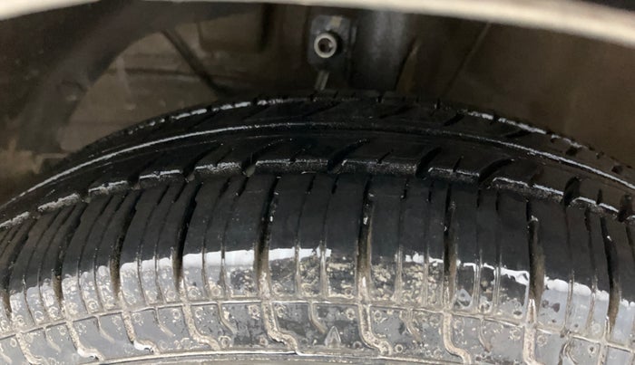 2017 Maruti Dzire VXI, Petrol, Manual, 67,116 km, Left Front Tyre Tread
