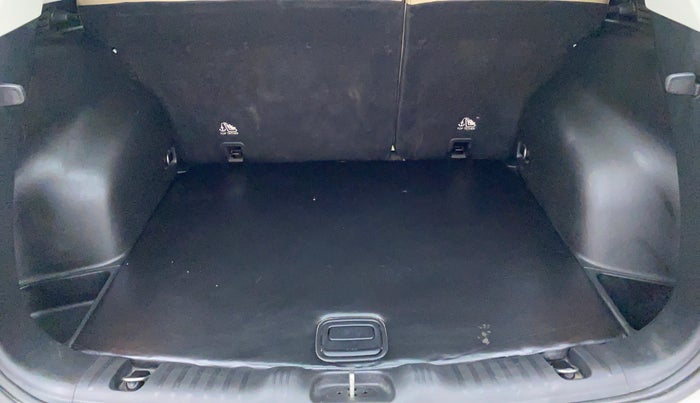 2017 Jeep Compass 2.0 LONGITUDE, Diesel, Manual, 30,044 km, Boot Inside