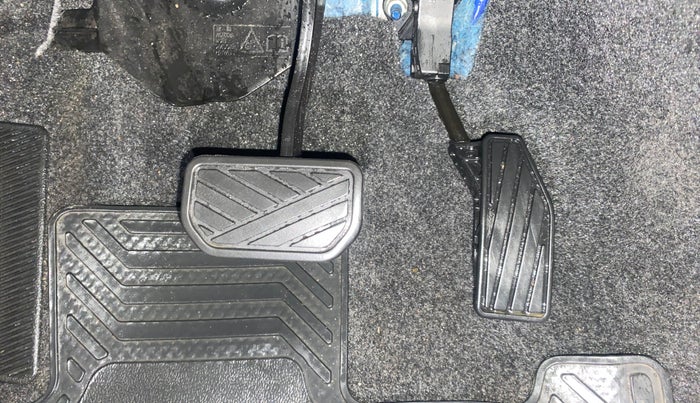 2020 Maruti XL6 ZETA AT, Petrol, Automatic, 11,644 km, Pedals