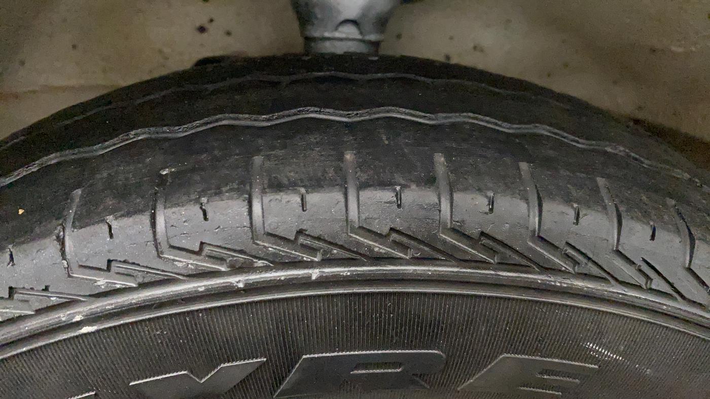 2022 Maruti Eeco 7 STR, Petrol, Manual, 44,711 km, Left Front Tyre Tread