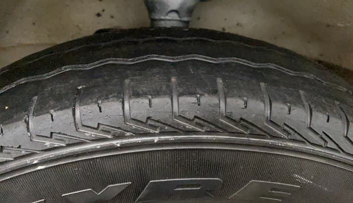 2022 Maruti Eeco 7 STR, Petrol, Manual, 44,689 km, Left Front Tyre Tread