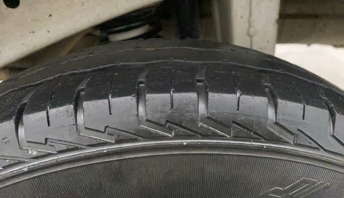 2022 Maruti Eeco 7 STR, Petrol, Manual, 44,689 km, Left Rear Tyre Tread
