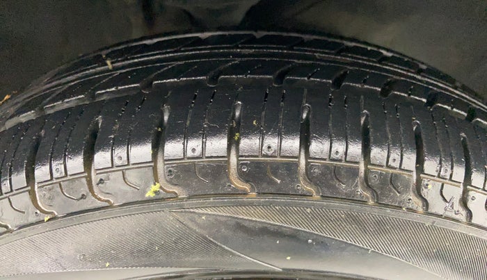 2009 Maruti Wagon R LXI, Petrol, Manual, 47,553 km, Right Front Tyre Tread