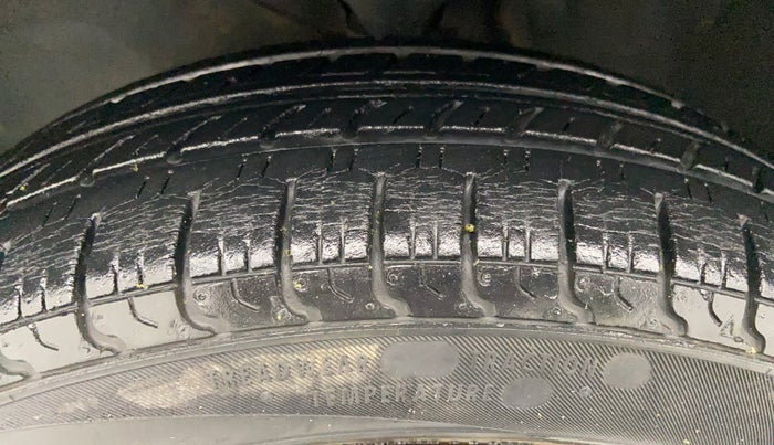 2009 Maruti Wagon R LXI, Petrol, Manual, 47,553 km, Left Front Tyre Tread
