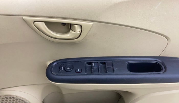 2015 Honda Mobilio 1.5L I-VTEC S, Petrol, Manual, 27,201 km, Driver Side Door Panels Control