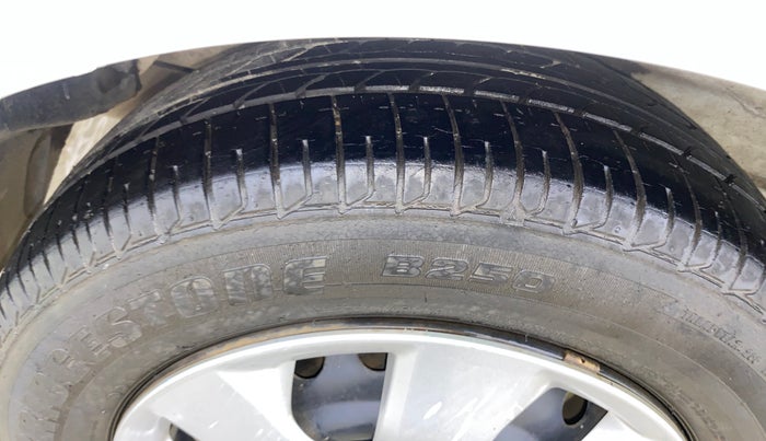 2015 Honda Mobilio 1.5L I-VTEC S, Petrol, Manual, 27,201 km, Right Rear Tyre Tread