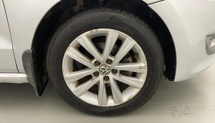 2013 Volkswagen Polo HIGHLINE DIESEL, Diesel, Manual, 81,303 km, Right Front Wheel